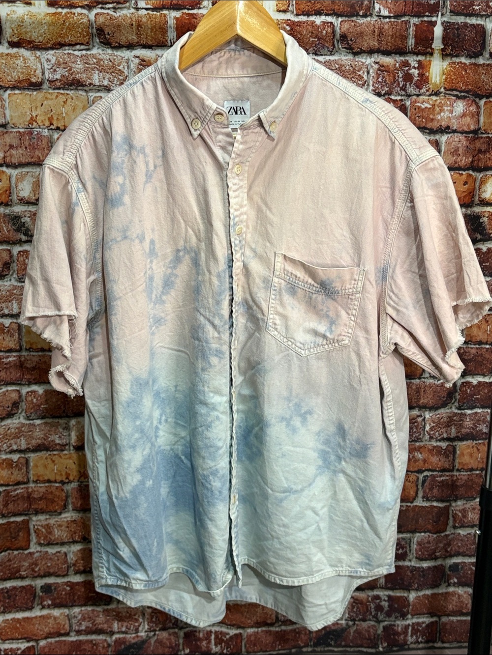 Zara Men’s medium Pink & Blue Tie-Dye Short Sleeve Button-Down Shirt 100% cotton